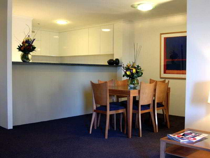 Adina Serviced Apartments Canberra James Court Интерьер фото